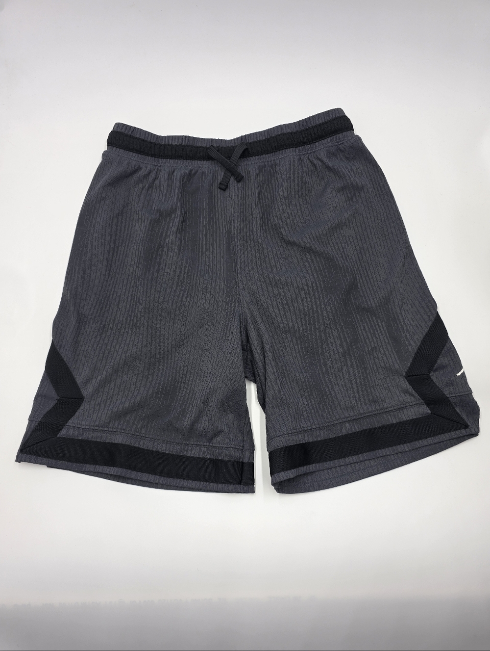 Jordan boys' Dri-Fit Diamond Statement shorts size XL
